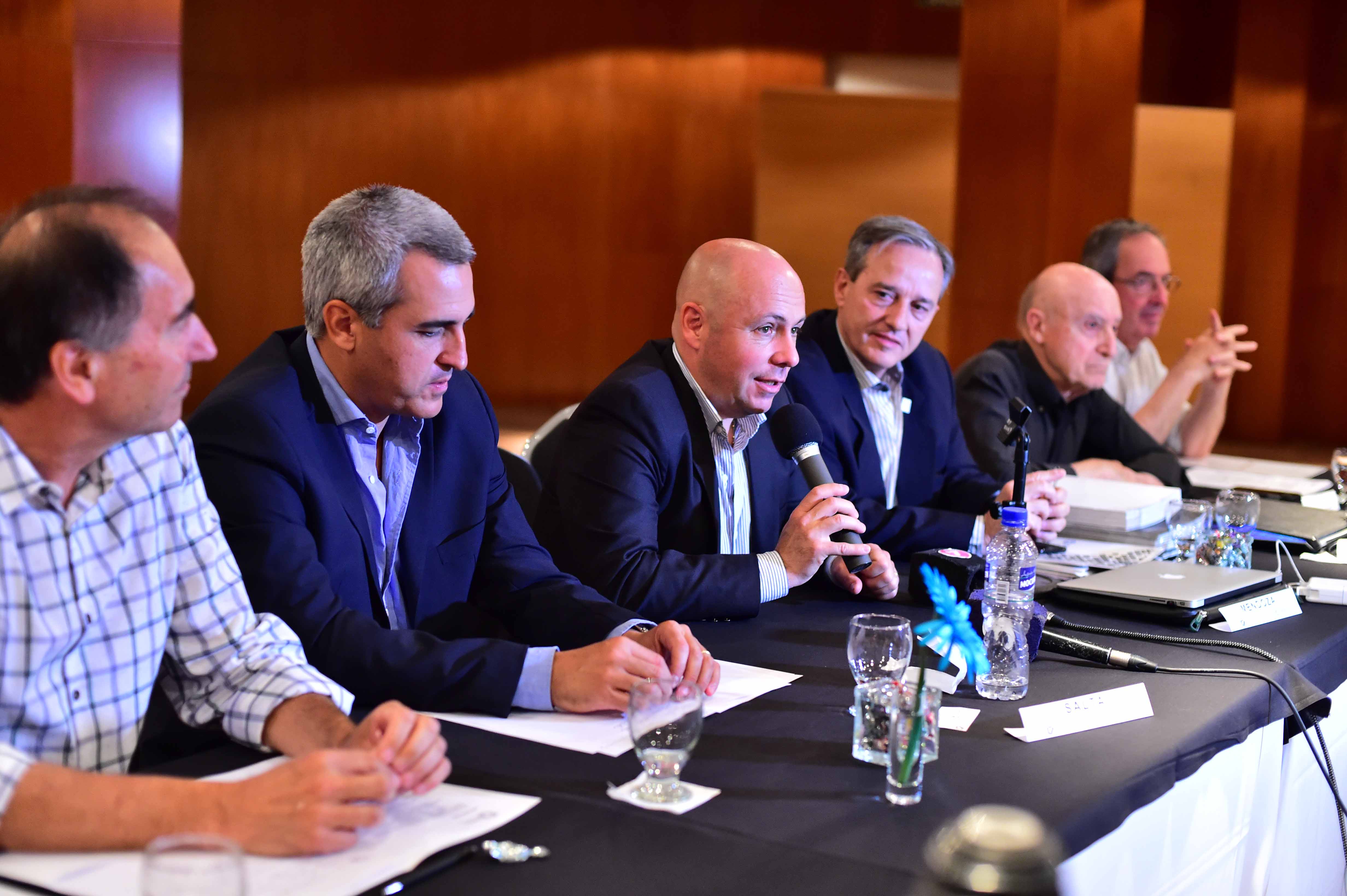 SASTRE EN LA SEXTA REUNIÓN ANUAL DE FADEA