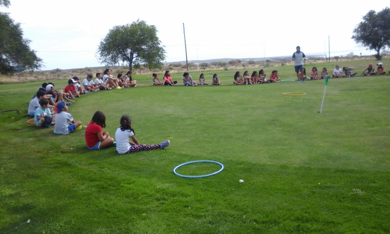 LOS CHICOS DE LA COLONIA DE LA MUNI JUGARON AL GOLF