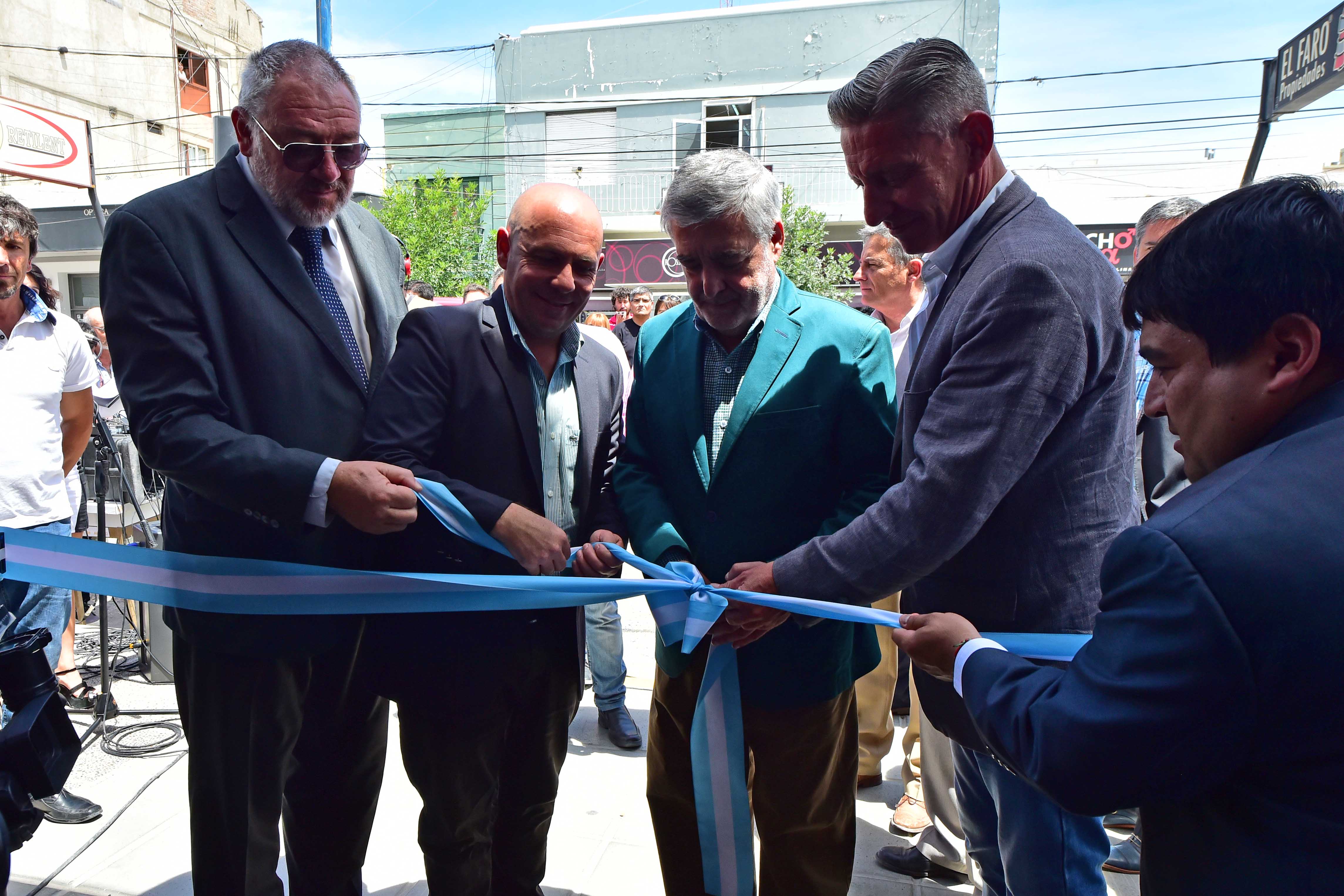 DAS NEVES Y SASTRE INAUGURARON REMODELACIÓN DEL BANCO DEL CHUBUT