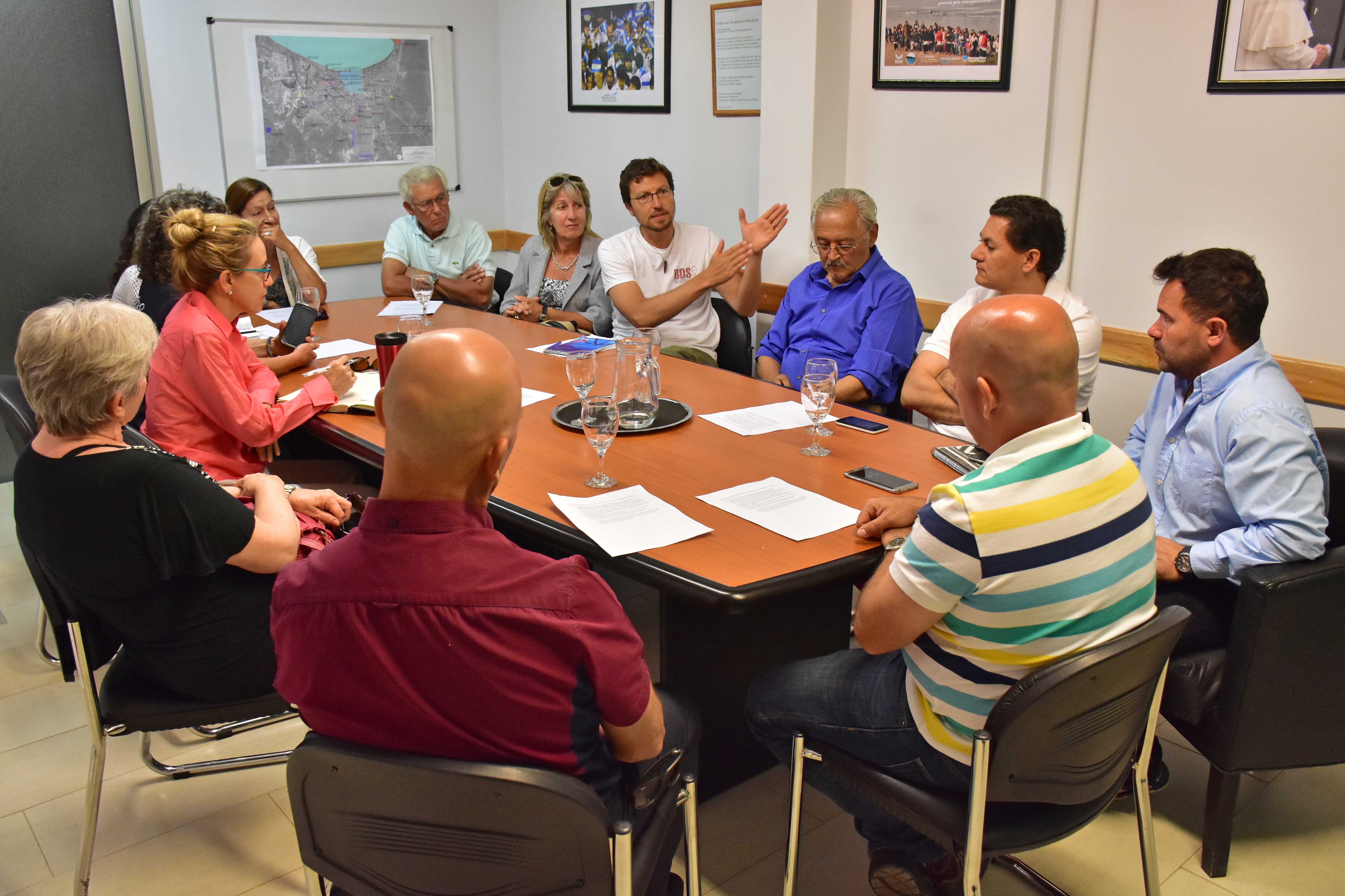 SASTRE RECIBIÓ A VECINOS DE SOLANA Y LAS QUINTAS DEL MIRADOR