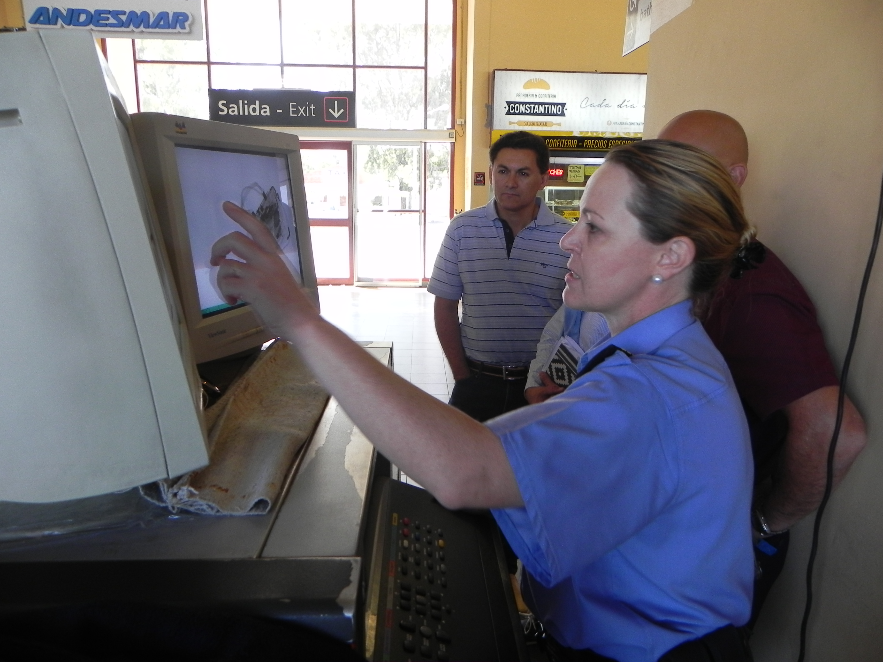FISCALIZAN OPERATIVOS DE CONTROL CON EL ESCANER EN LA TERMINAL LOCAL