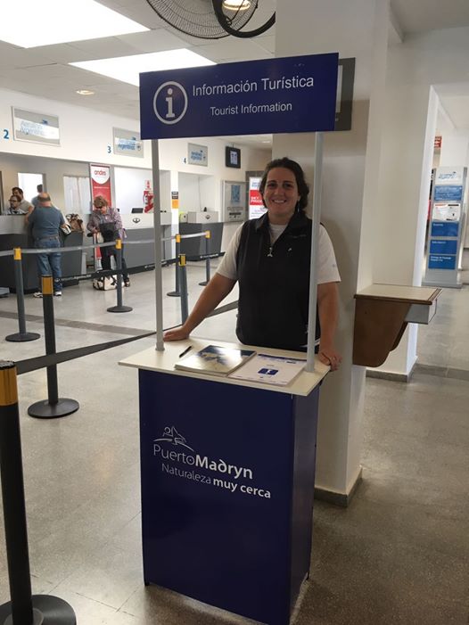 INSTALARON PUESTO DE INFORMACIÓN TURÍSTICA EN EL AEROPUERTO EL TEHUELCHE