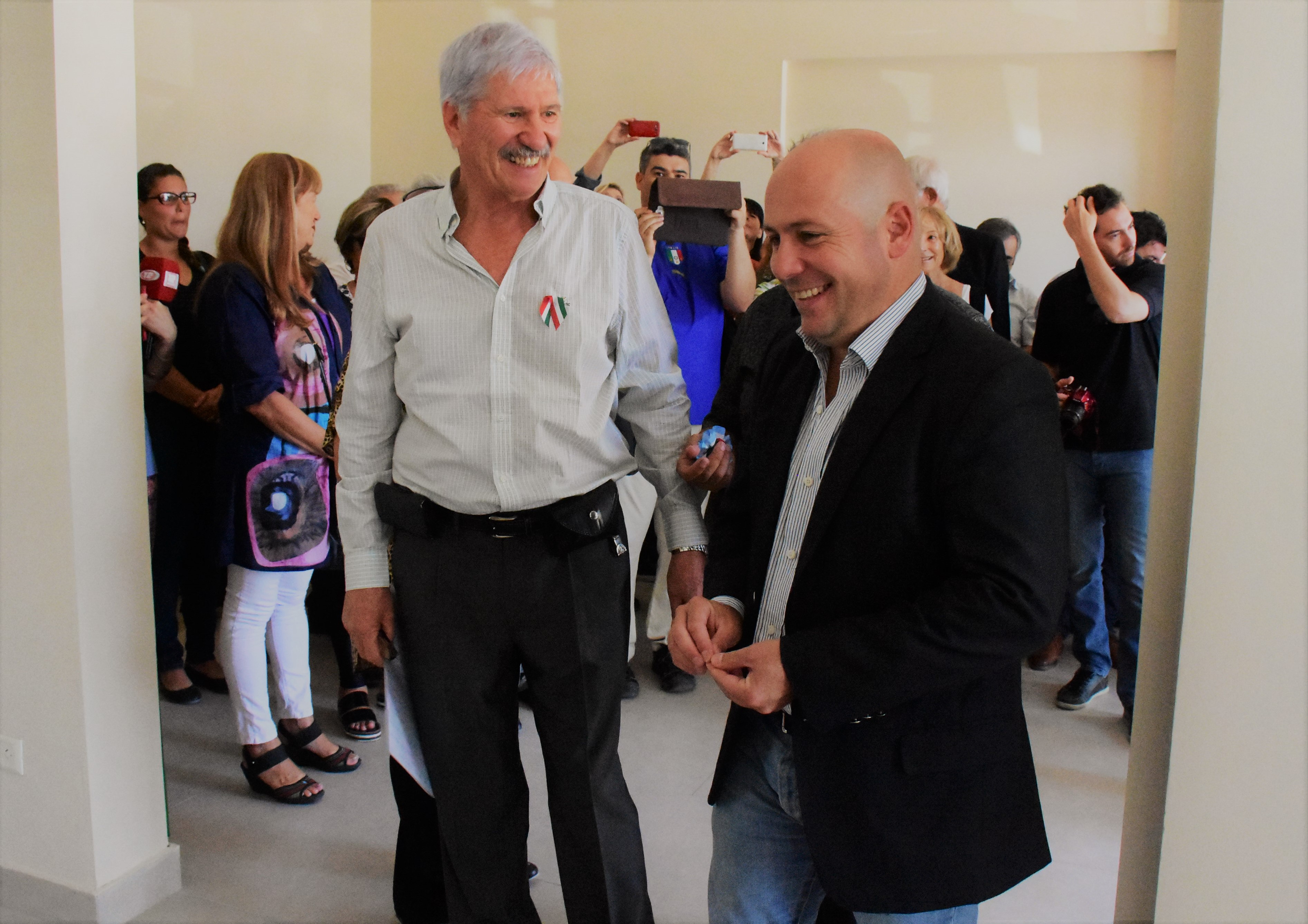 SASTRE EN LA INAUGURACIÓN DE INSTALACIONES DE LA SOCIEDAD ITALIANA