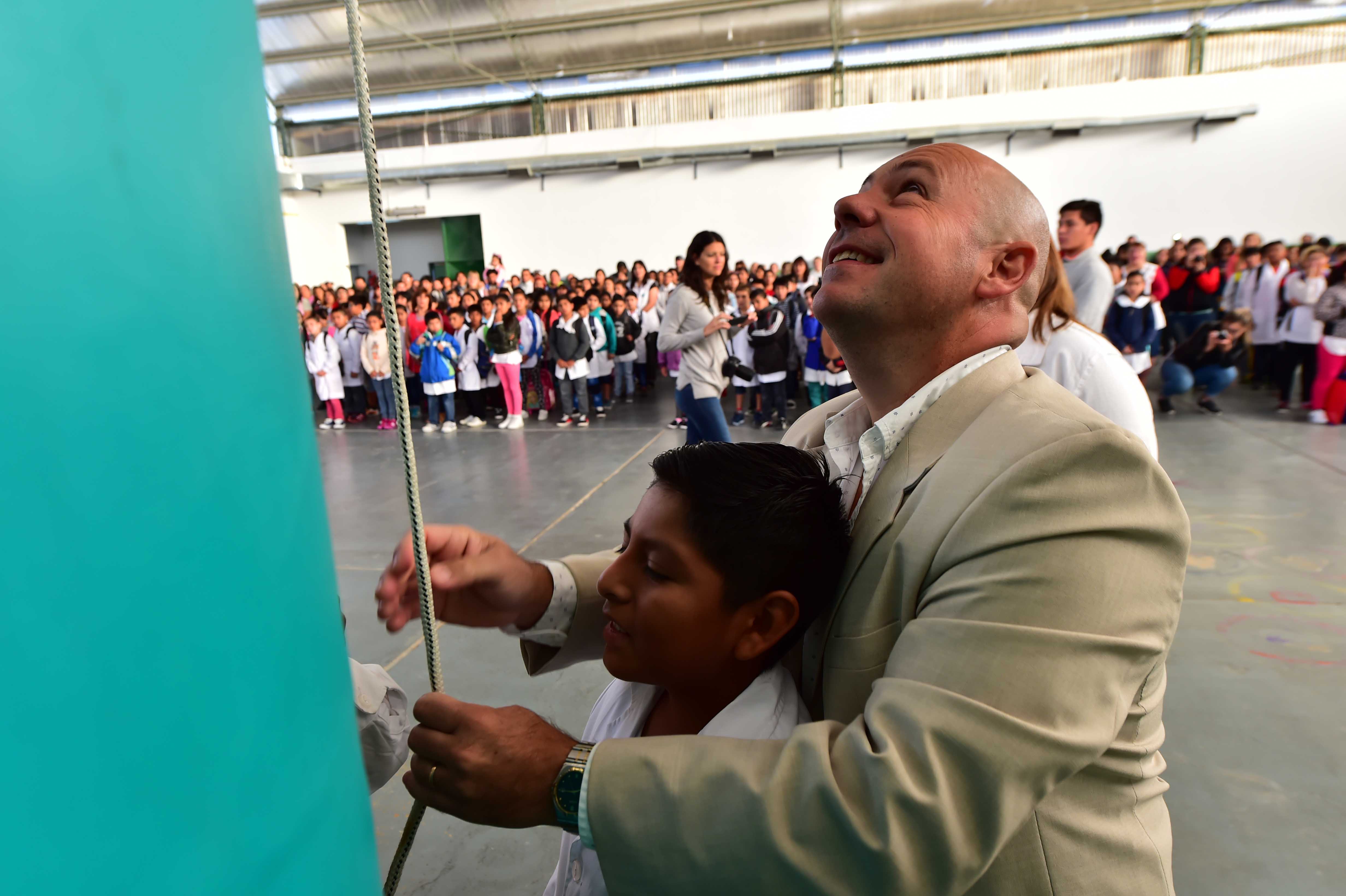 SASTRE INAUGURÓ EL CICLO LECTIVO 2017 EN LAS ESCUELAS MUNICIPALES