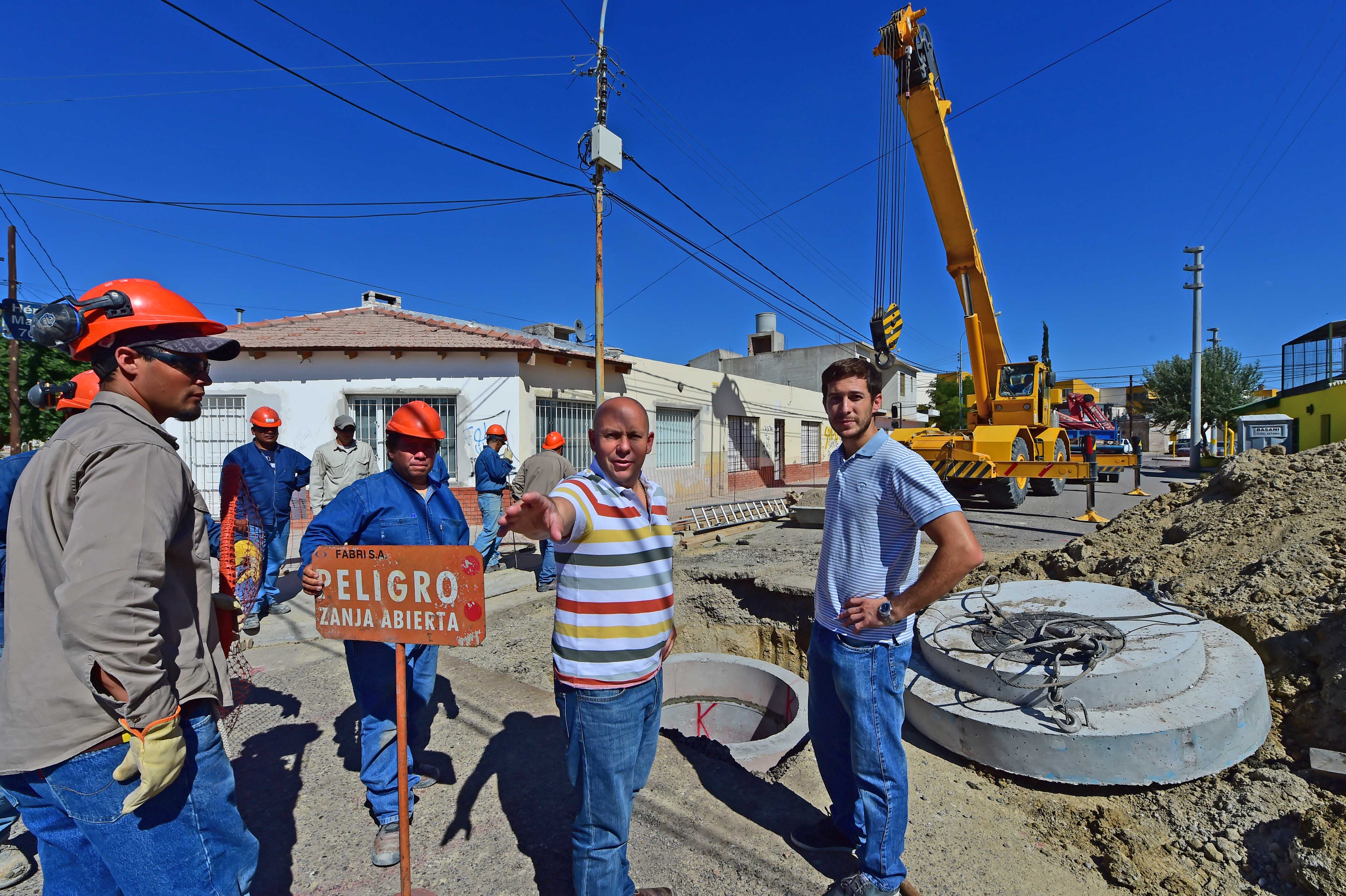 SASTRE RECORRIÓ EL INICIO DE LA RENOVACIÓN CLOACAL DE LAS 630 VIVIENDAS