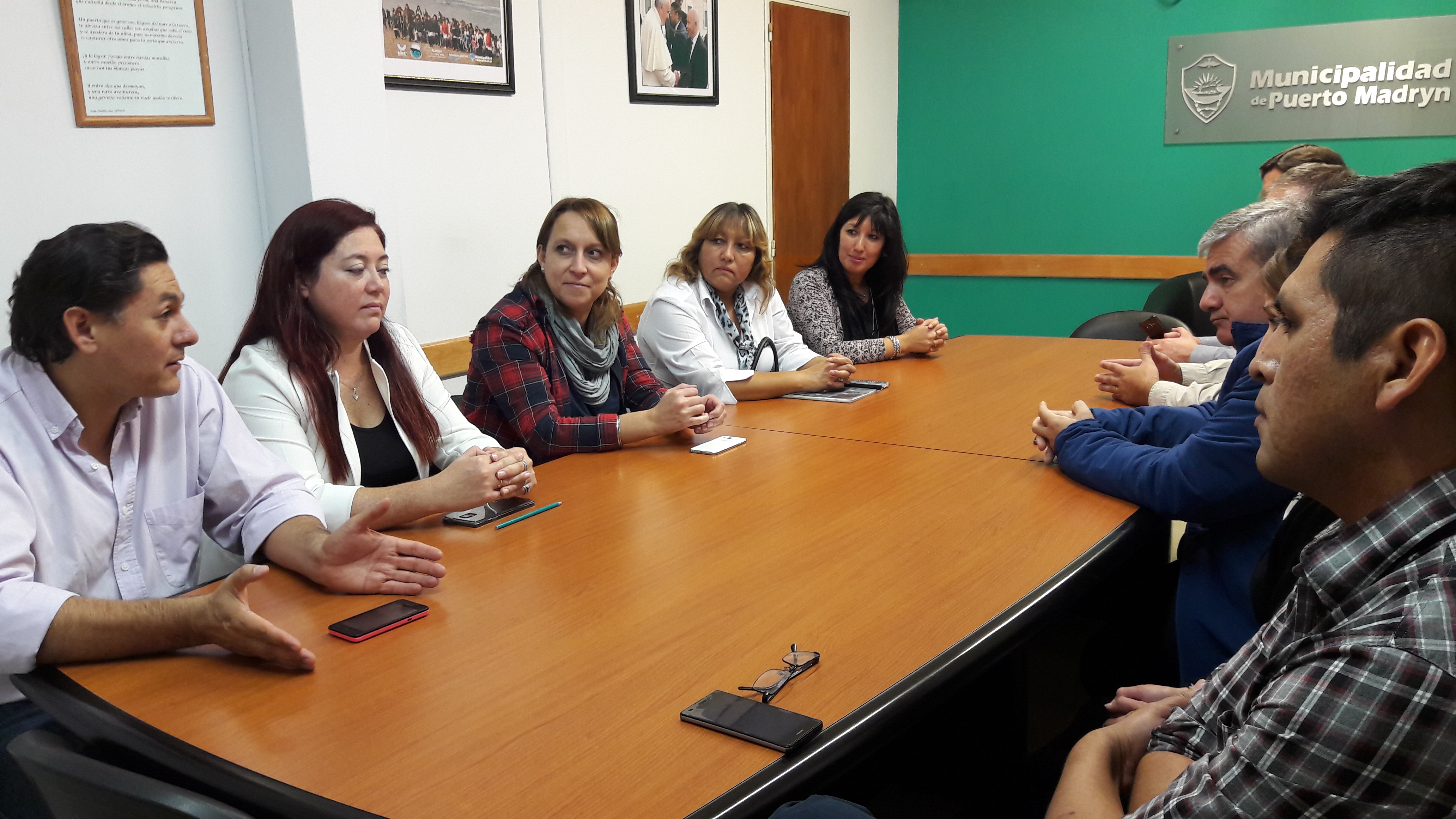 ACUERDO CON SUPERMERCADOS: PERMANECERÁN ABIERTOS Y MANTENDRÁN STOCK DE AGUA MINERAL ENVASADA