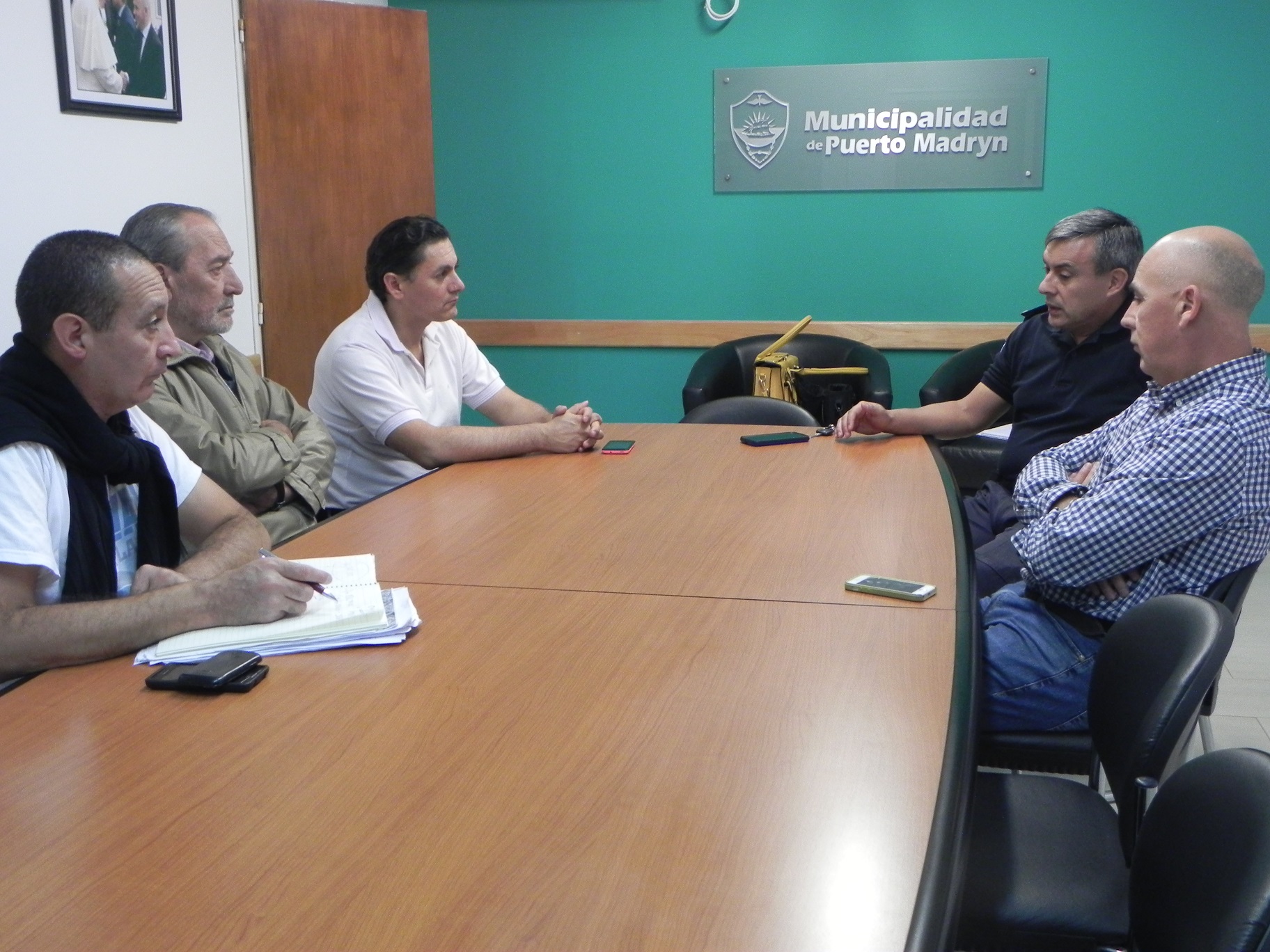 PRIMERA MESA DE DIÁLOGO MENSUAL ENTRE FUNCIONARIOS MUNICIPALES, TAXISTAS Y AUTORIDADES POLICIALES