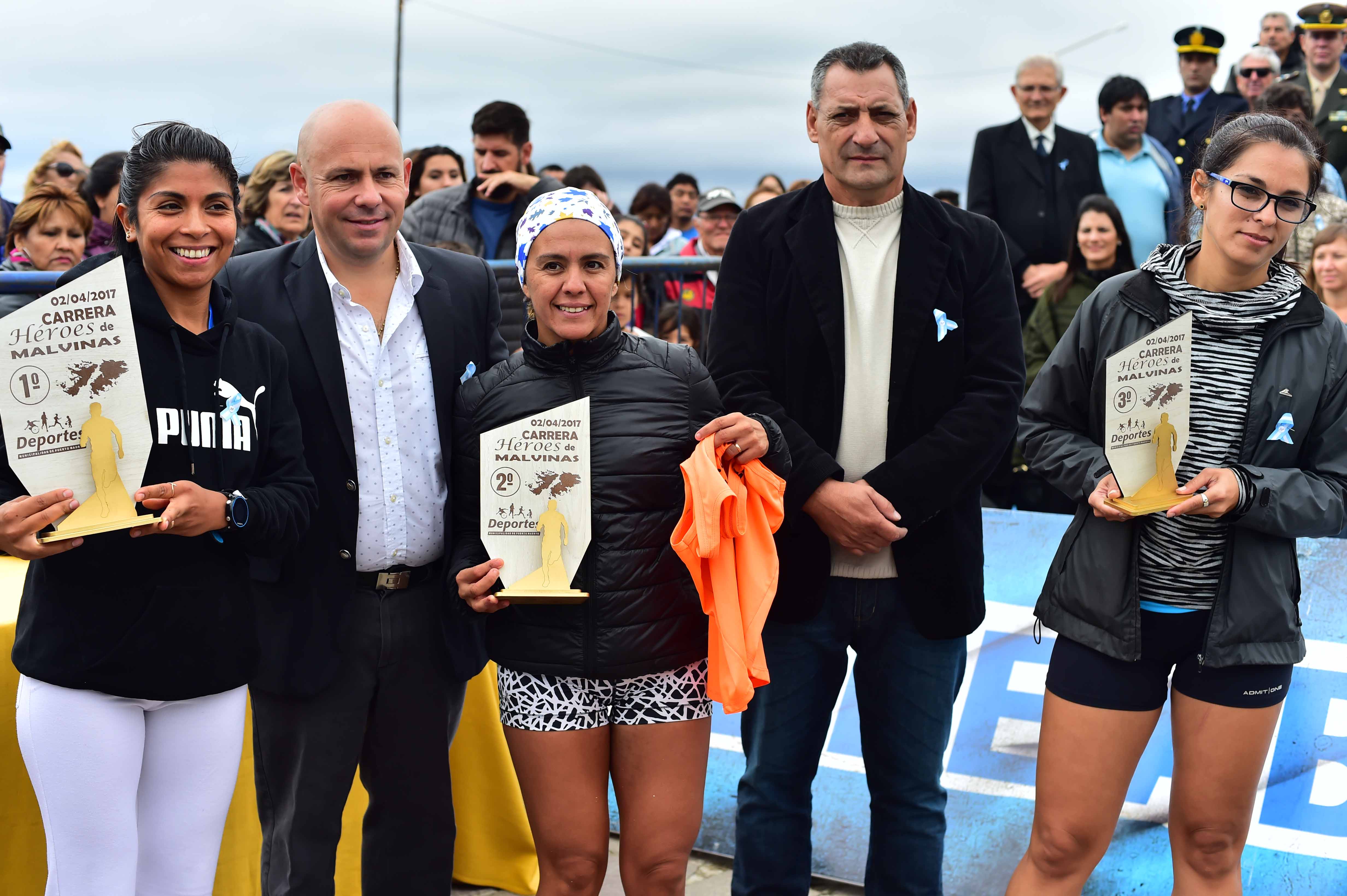 ENTREGARON PREMIOS A LOS GANADORES DE LA CARRERA “HÉROES DE MALVINAS”