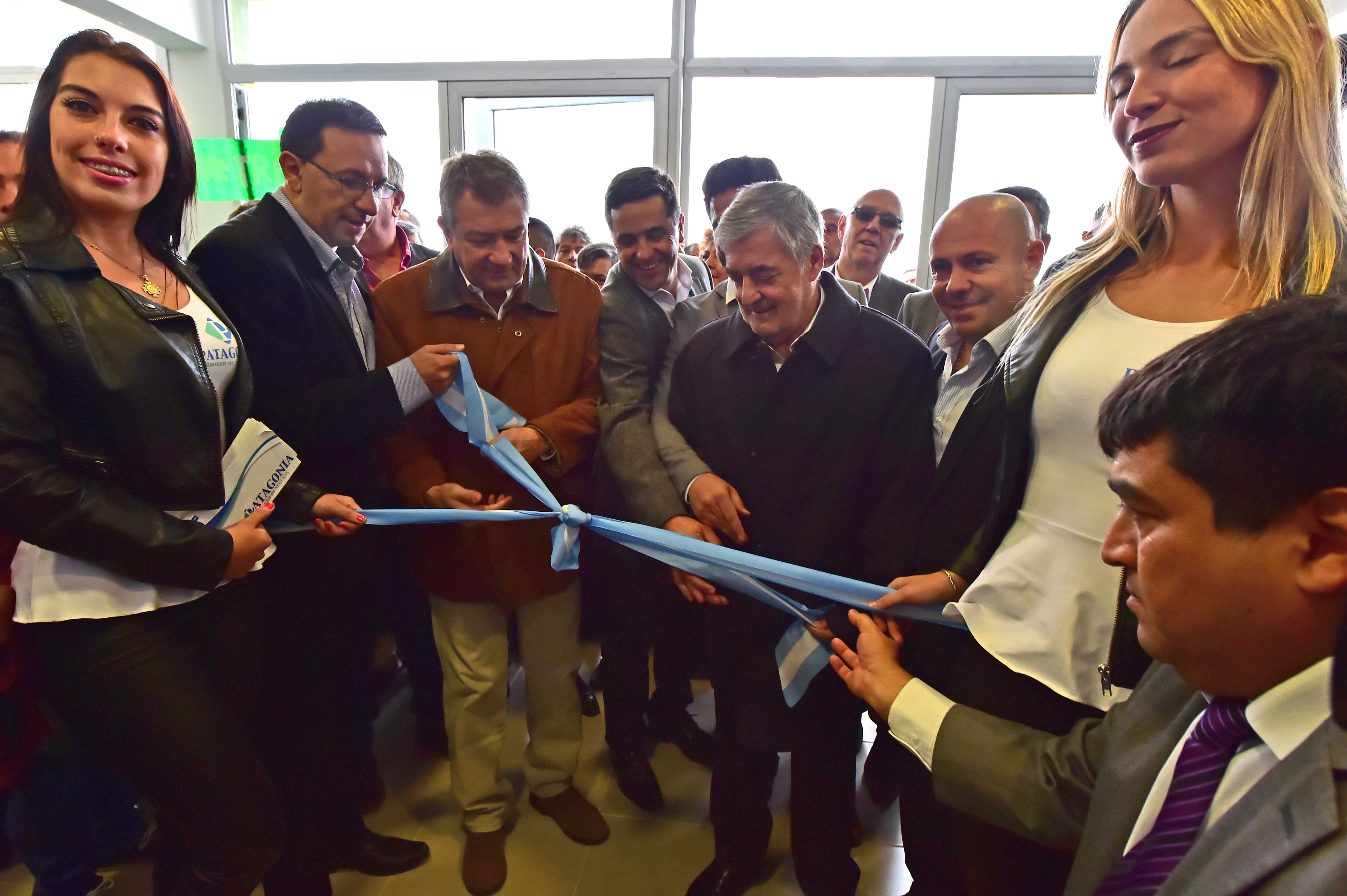 DAS NEVES Y SASTRE CON AUTORIDADES NACIONALES POR NUEVO EDIFICIO DE PREFECTURA
