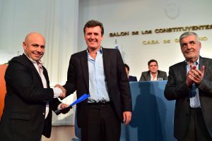 JUNTO A DAS NEVES, SASTRE RECIBIÓ CERTIFICADO DE INSCRIPCIÓN DEL PARQUE PESQUERO AL RENPI
