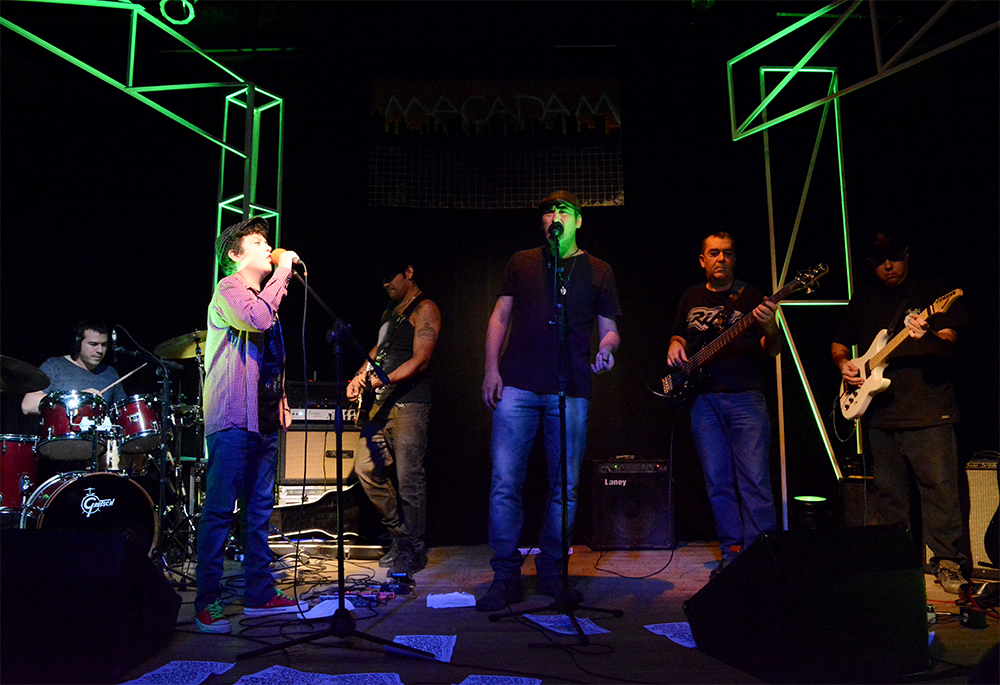 EXCELENTE CONVOCATORIA EN EL RECITAL DE MACADAM