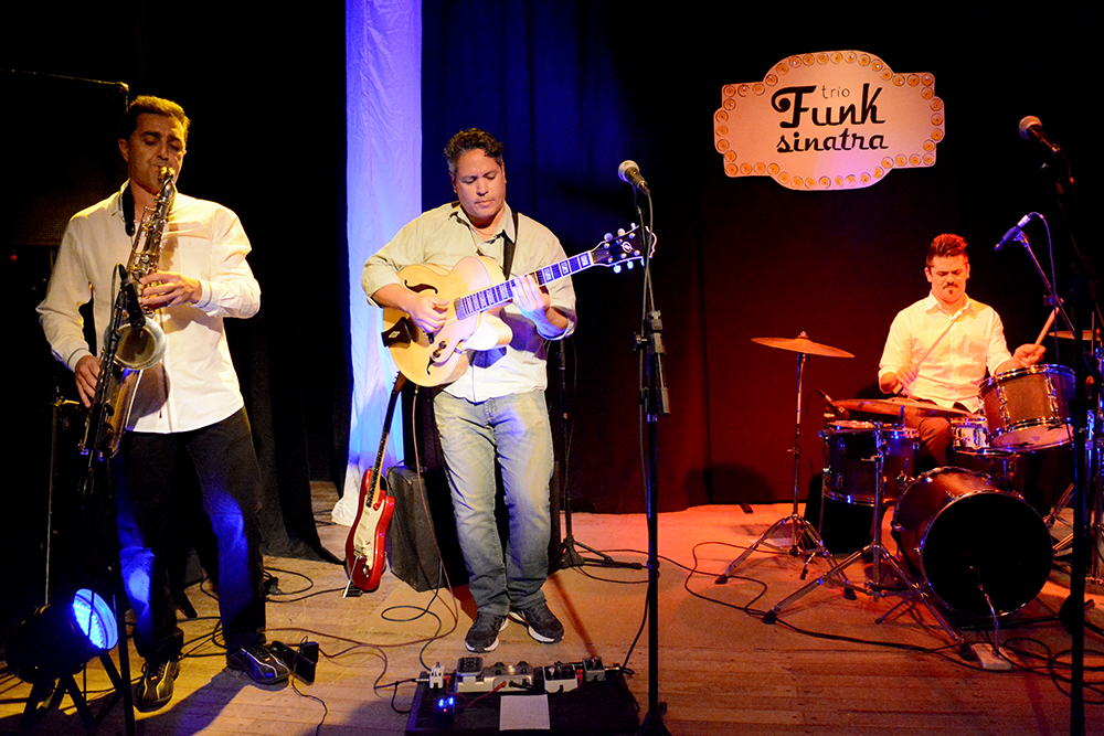 EXCELENTE CONVOCATORIA EN EL RECITAL DE FUNK SINATRA