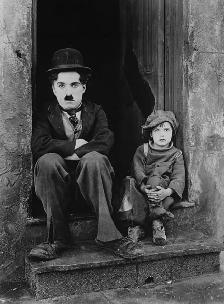 TARDE DE PELÍCULA EN EL BARRIO ROQUE GONZÁLEZ CON EL CICLO “CINE EN FAMILIA”