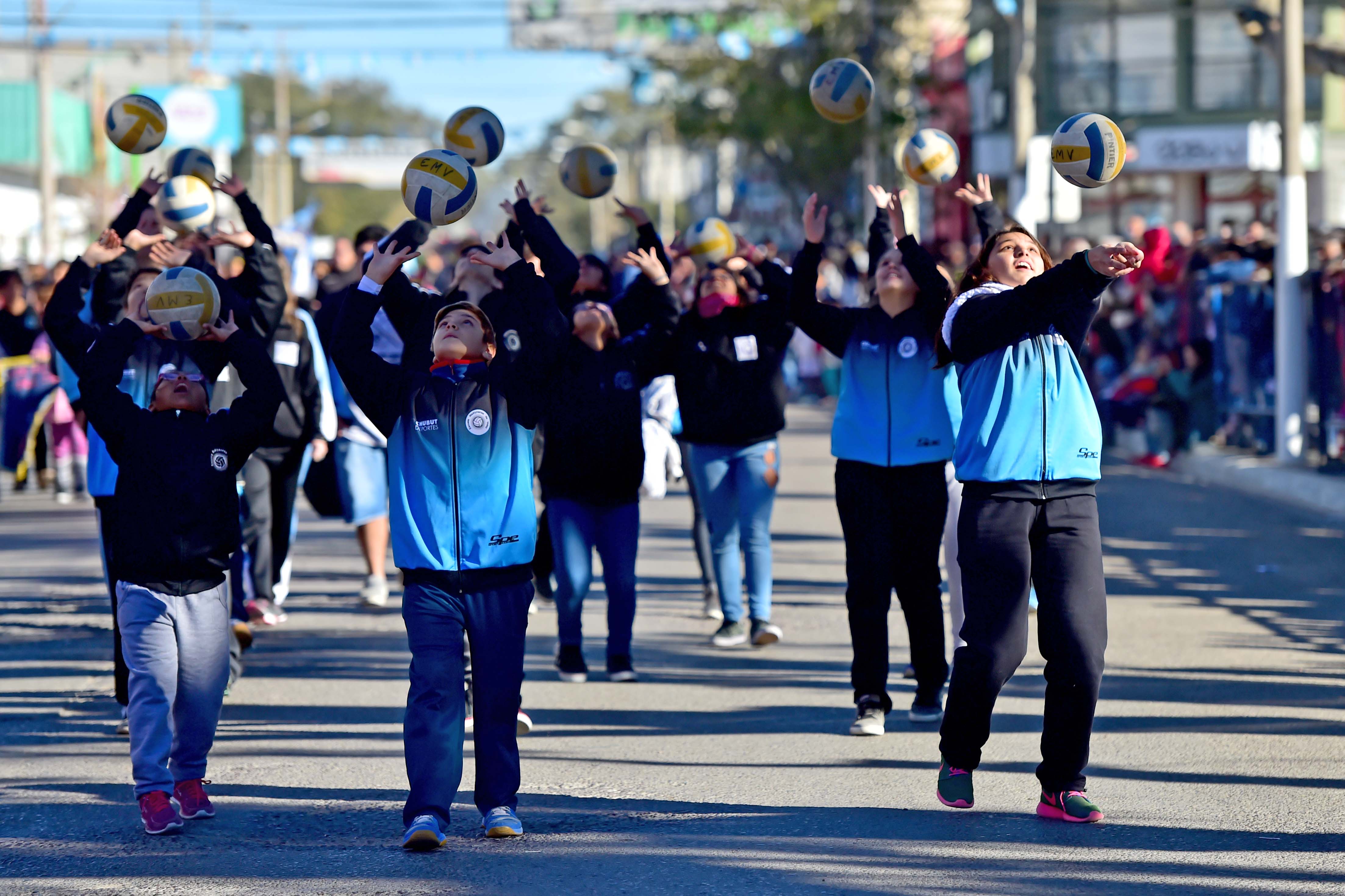 LAS INSTITUCIONES DIJERON PRESENTE EN EL DESFILE POR EL DÍA DE LA PATRIA