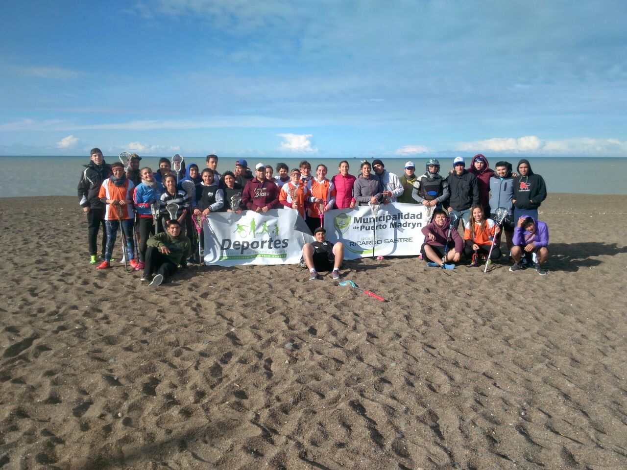 LAS ESCUELAS MUNICIPALES DE HANDBALL Y LACROSSE PARTICIPARON EN EL ENCUENTRO DE PLAYA UNIÓN