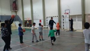 LOS CHICOS DE BÁSQUET DE LA MUNI RECIBIERON AL JUGADOR DE SELECCIÓN NICOLÁS RICHOTTI