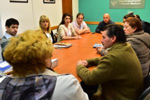 SASTRE CON INTEGRANTES DE LA ASOCIACIÓN AGRÍCOLA FORESTAL