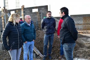 AVANZAN LAS OBRAS DE TENDIDO ELÉCTRICO EN LOS GOYOS Y LA ALHAMBRA