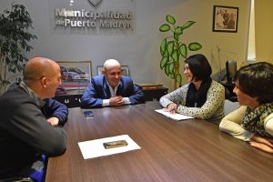 SASTRE REUNIDO CON INTEGRANTES DEL CLUB FERROCARRIL PATAGÓNICO