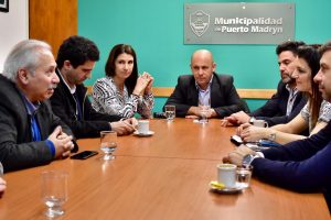 PARQUES INDUSTRIALES: SASTRE Y EL MINISTRO DE PRODUCCIÓN CON REPRESENTANTES DE NACIÓN