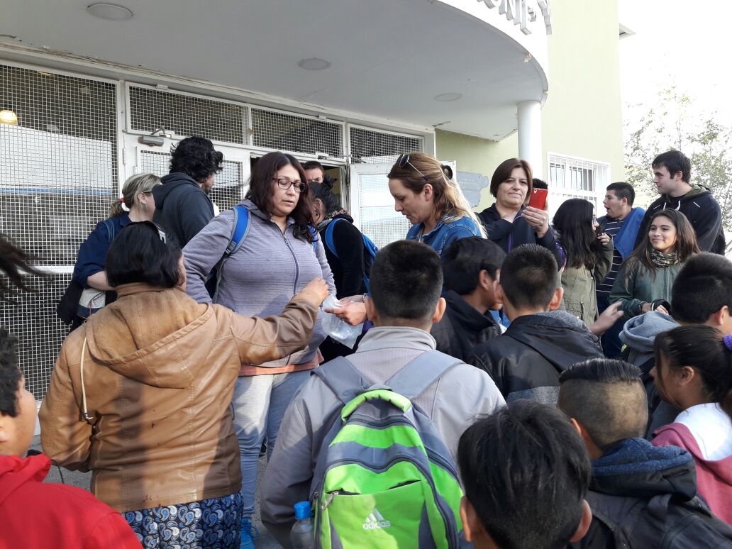 JÓVENES DE LA ESCUELA DE PESCA VIAJARON A CHOLILA