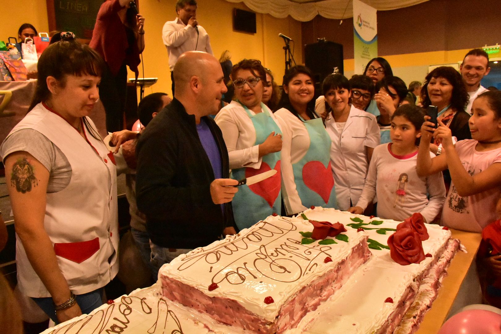 UNA MULTITUD EN EL AGASAJO A LAS MADRES DE MADRYN EN EL BINGO MUNICIPAL