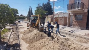 SE AVANZA EN LAS TAREAS DE LA BAJADA DE CAÑOS PARA EL PAVIMENTO