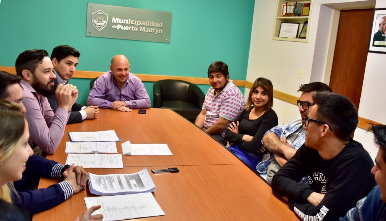 EMPLEO INDEPENDIENTE: SASTRE PRESIDIÓ FIRMA PARA EL FINANCIAMIENTO DE NUEVOS PROYECTOS 
