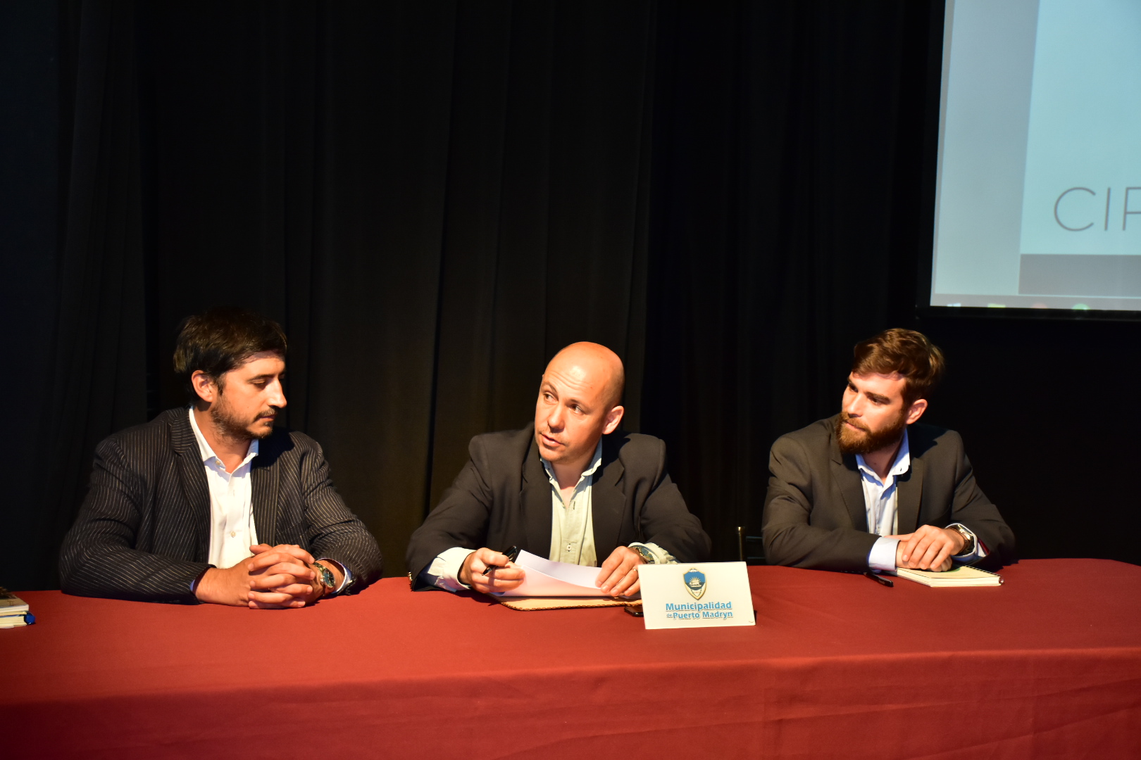 SASTRE ENCABEZÓ FIRMA DE CONVENIO QUE FORTALECERÁ A MADRYN COMO CIUDAD INTELIGENTE