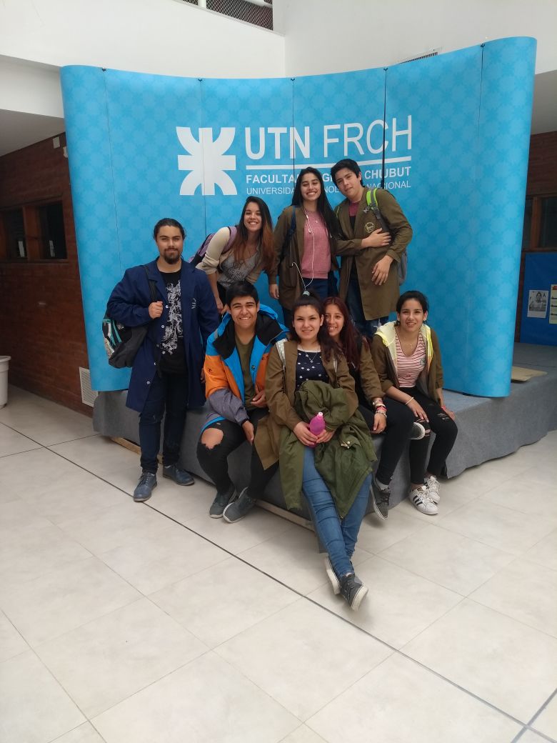 JÓVENES DE LA ESCUELA DE PESCA VISITARON MUESTRA DE RECURSOS ENERGÉTICOS