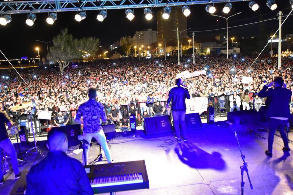 MÁS DE 16 MIL PERSONAS BAILARON AL RITMO DE LA KONGA EN EL PRIMER SHOW DE VERANO