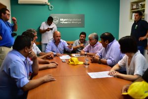 UOCRA ENTREGÓ PETITORIO AL INTENDENTE SASTRE