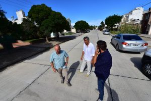 SASTRE RECORRIÓ NUEVAS CALLES DE ASFALTO YA HABILITADAS AL TRÁNSITO