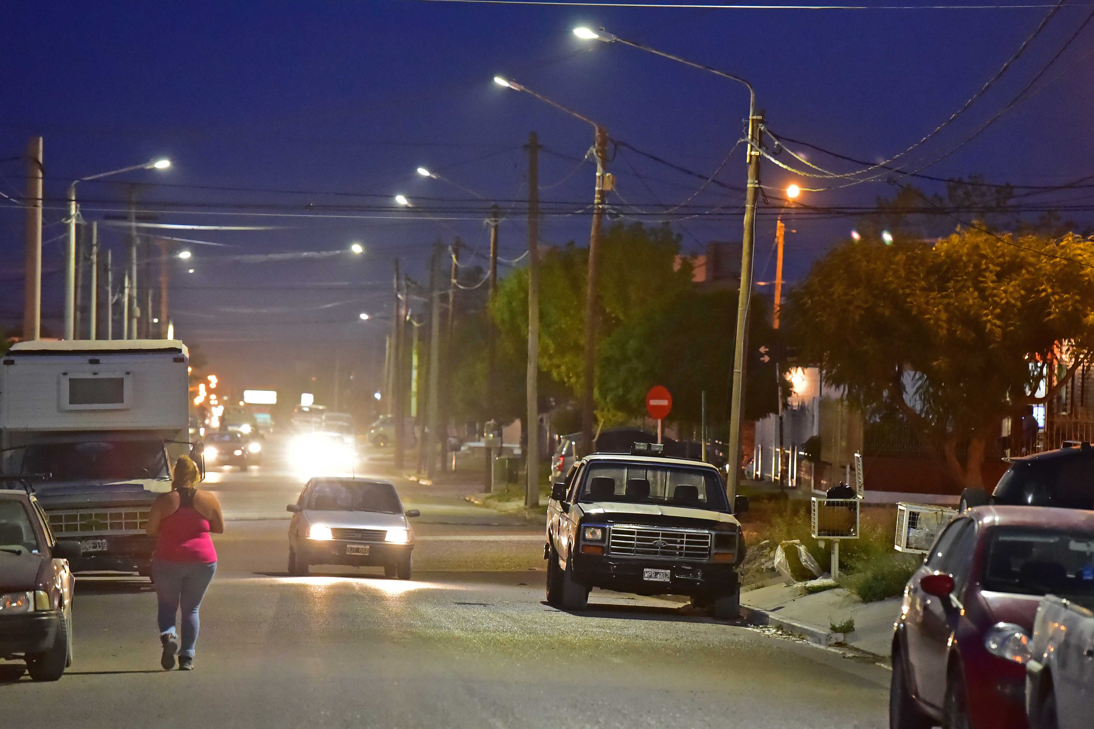 COMENZÓ LA INSTALACIÓN DE LA NUEVA LUMINARIA PÚBLICA
