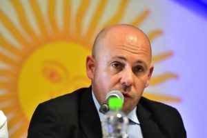 SASTRE VIAJA HOY A LOS ÁNGELES