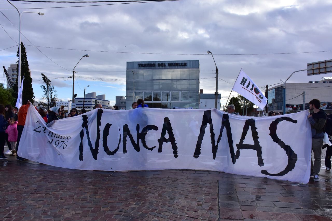 MADRYN CONMEMORÓ EL 42° ANIVERSARIO DEL GOLPE CÍVICO MILITAR EN EL PASEO DE LA MEMORIA