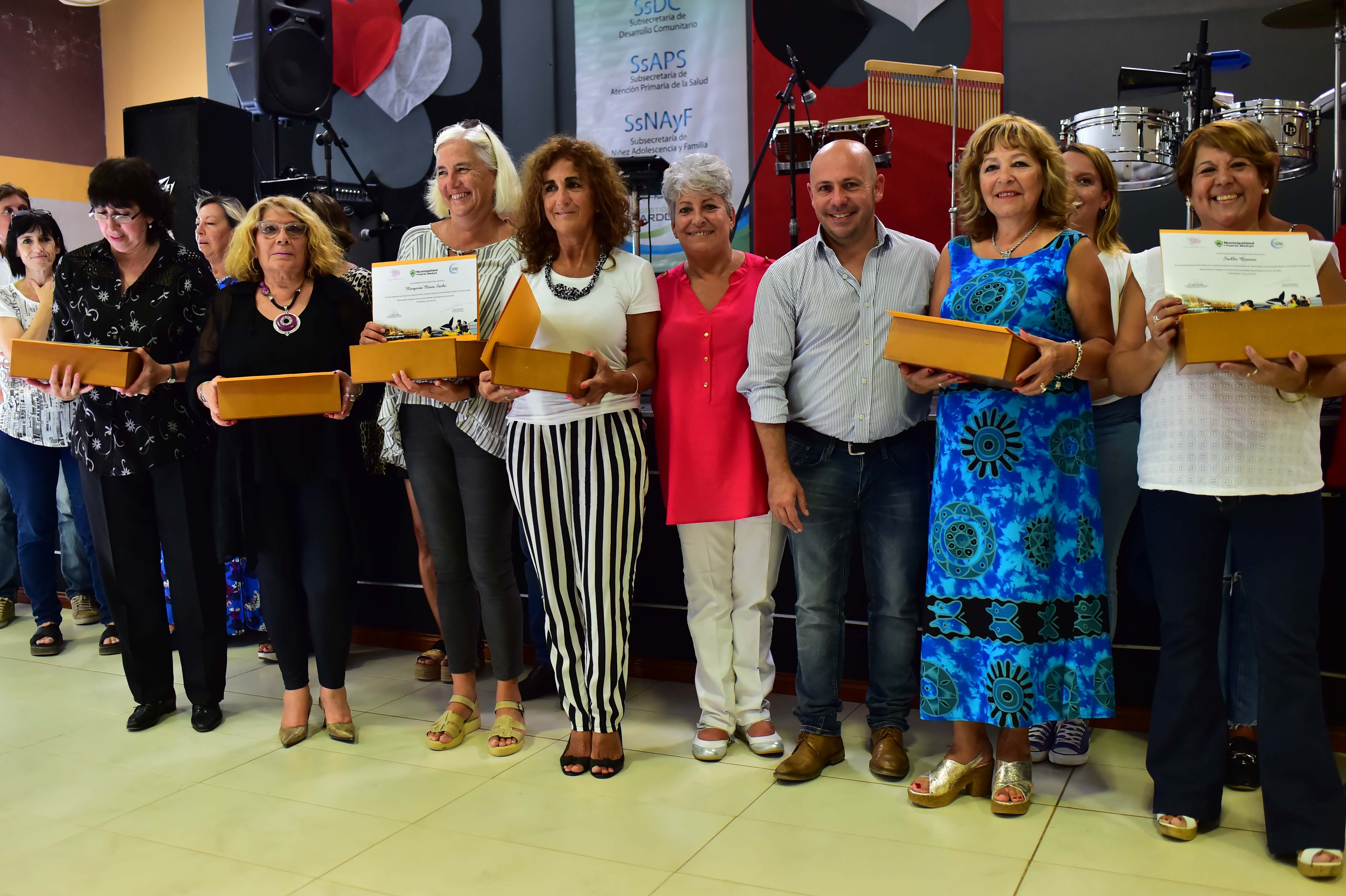 SASTRE ENCABEZÓ MULTITUDINARIO ACTO CON MUJERES