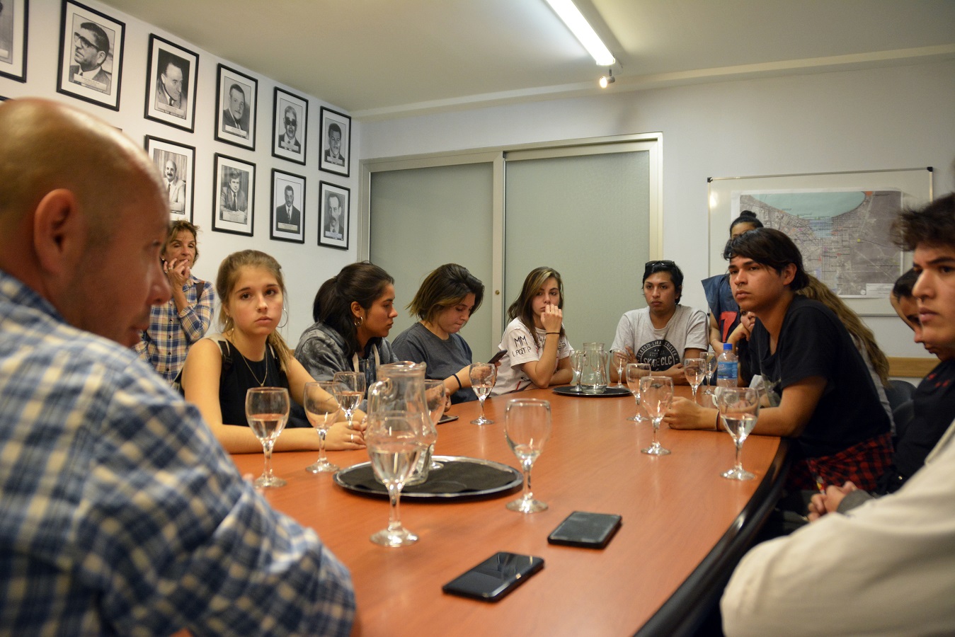 SASTRE RECIBIÓ A ALUMNOS QUE MARCHARON POR EL TEG