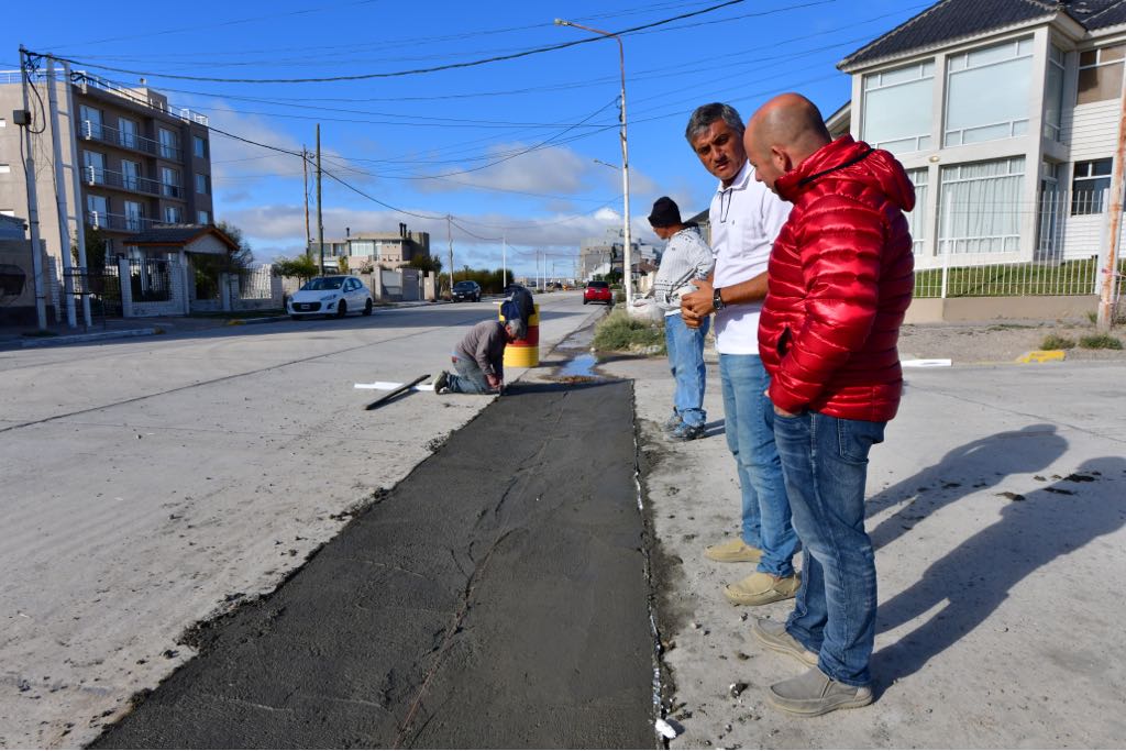 SASTRE RECORRIÓ NUEVAS OBRAS DE ASFALTO EN LA CIUDAD