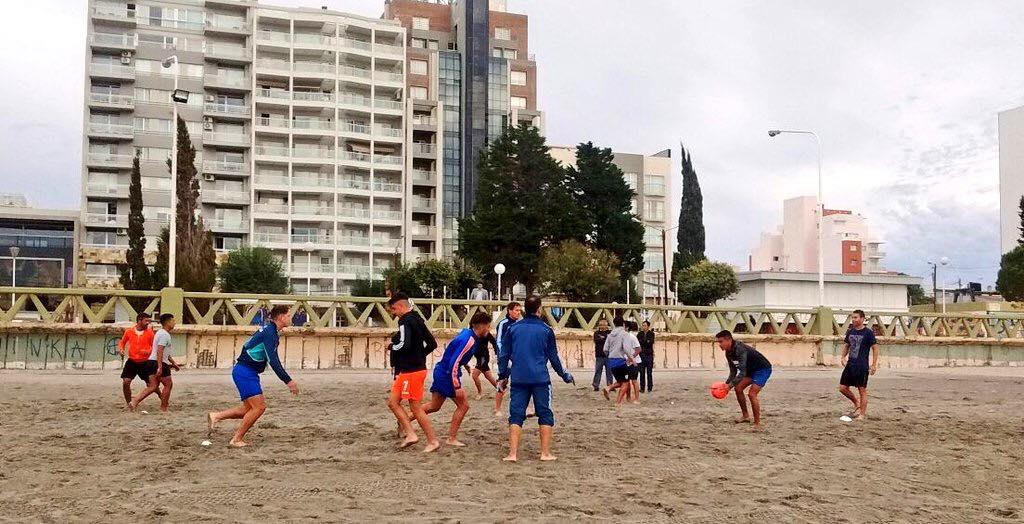 CON GRAN ÉXITO SE DESARROLLÓ UNA CAPACITACIÓN EN FÚTBOL PLAYA
