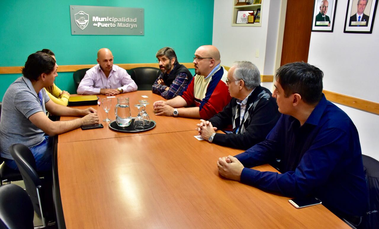 SASTRE RECIBIÓ AL DECANO DE LA FACULTAD DE INGENIERÍA EN MADRYN