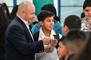 SASTRE ENCABEZÓ ACTO DEL 25 DE MAYO EN LA ESCUELA MUNICIPAL 1