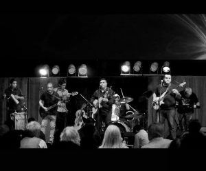 CICLO NUESTROS MÚSICOS: LLEGA “EN LA HUELLA” AL TEATRO DEL MUELLE