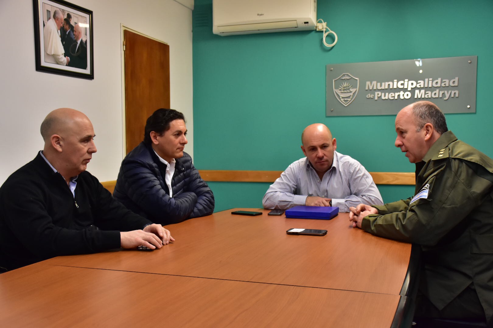 SASTRE RECIBIÓ AL JEFE DE LA AGRUPACIÓN XIV DE GENDARMERÍA