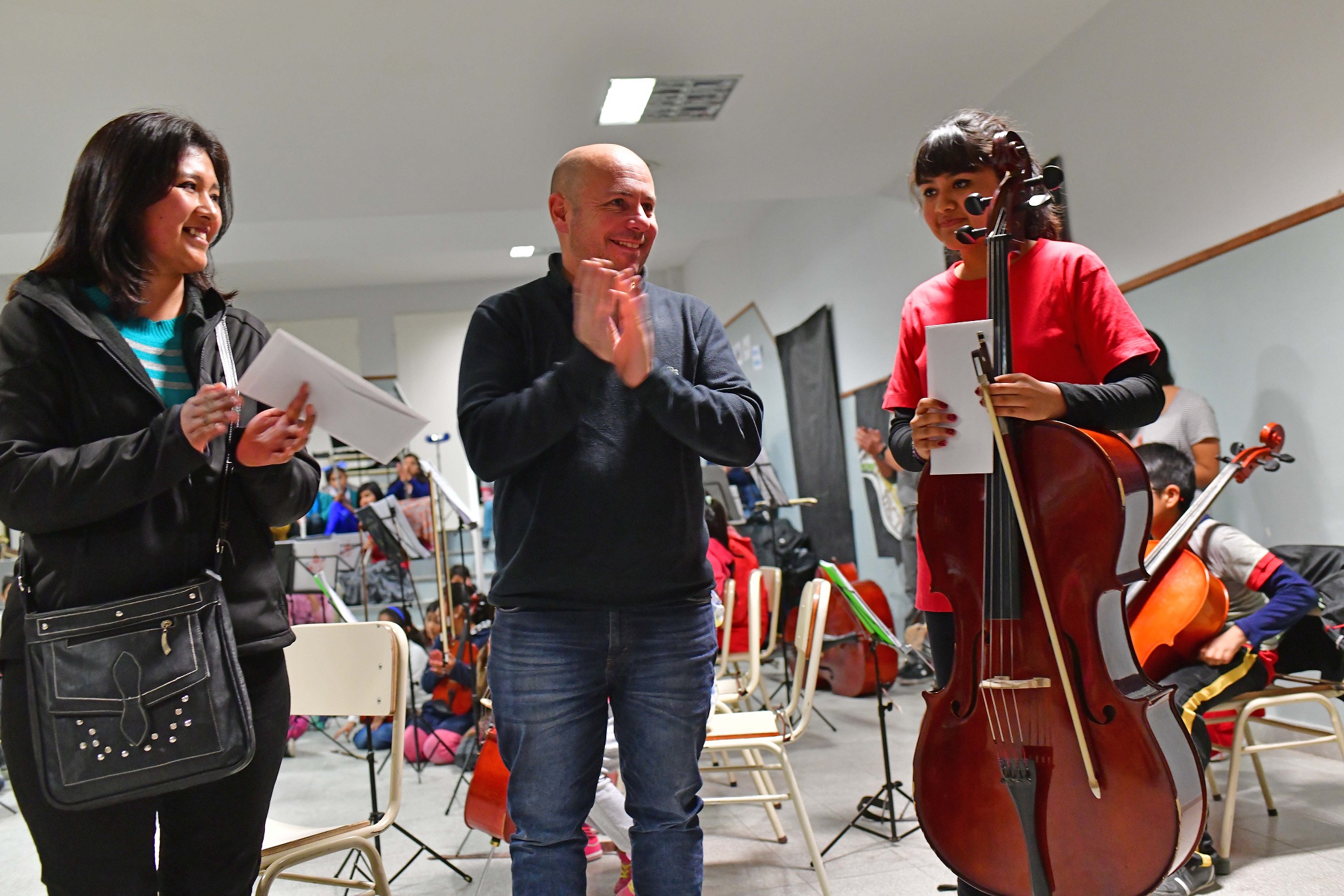 SASTRE: “LA HISTORIA DE BRENDA REFLEJA QUE LA EDUCACIÓN MUNICIPAL SIGUE ABRIENDO PUERTAS A LOS JÓVENES MADRYNENSES”