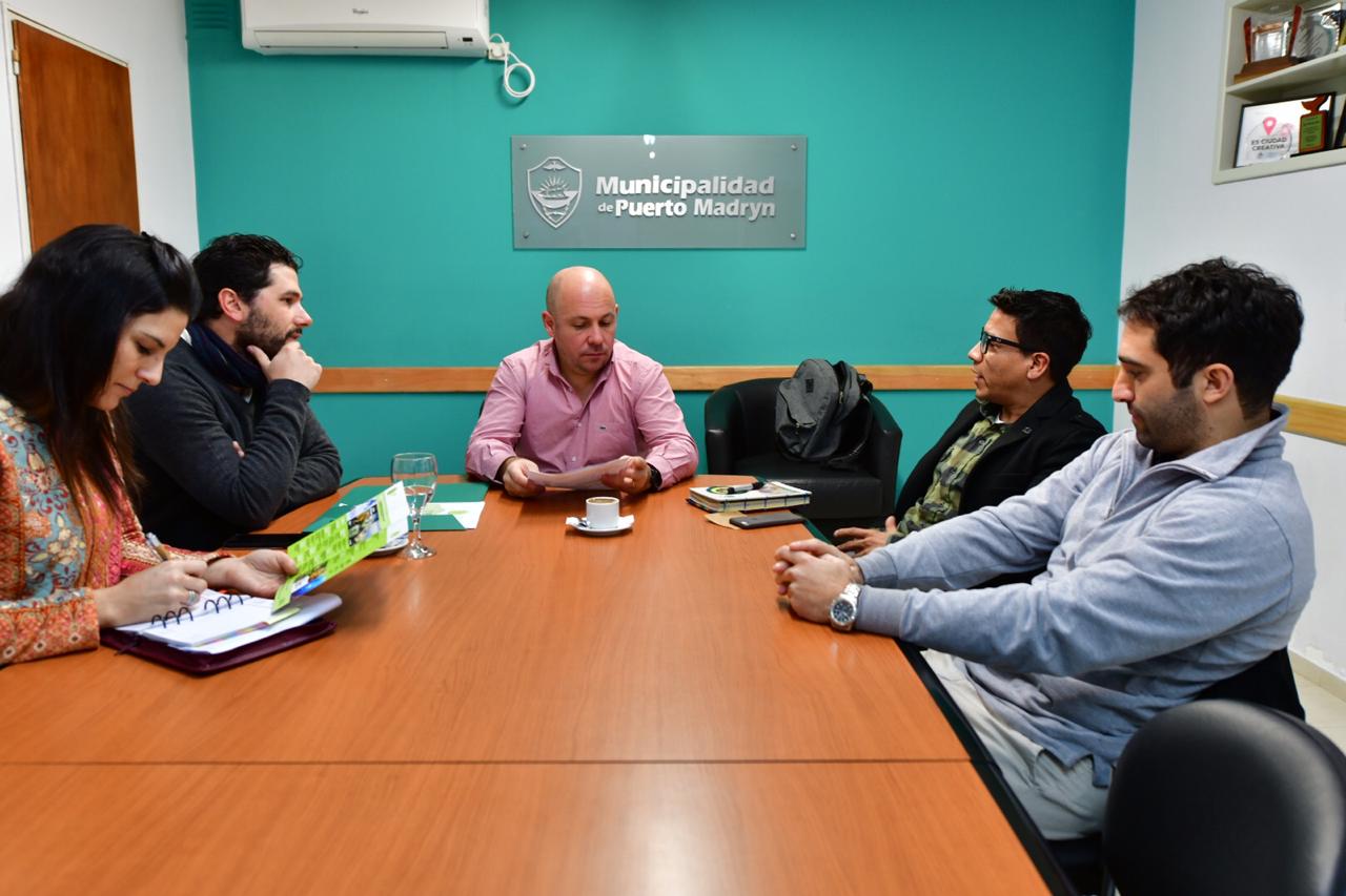 SASTRE RECIBIÓ A LOS ORGANIZADORES DEL “PATAGONIA ECO FILM FEST”