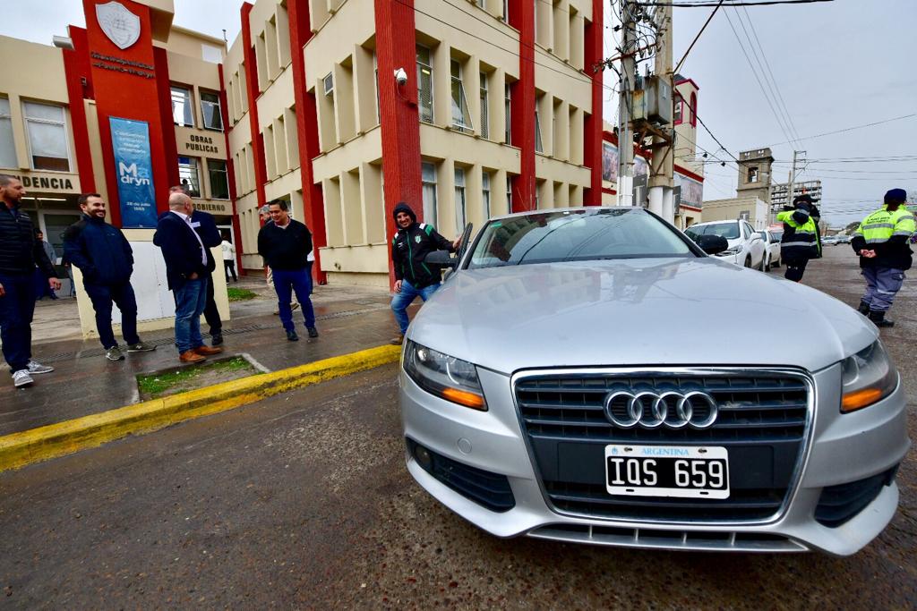 LA FISCALÍA DE MADRYN OTORGÓ AL MUNICIPIO UN VEHÍCULO RECUPERADO DE CAUSAS JUDICIALES