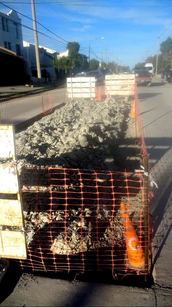 TAREAS DE RECONSTRUCCIÓN EN LA CALLE DORREGO