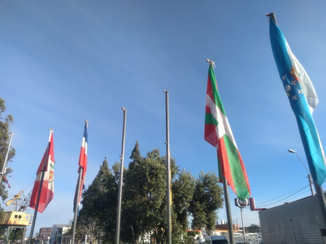 HECHOS VANDÁLICOS EN LA PLAZOLETA DE LAS BANDERAS