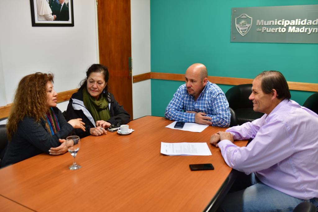 SASTRE RECIBIÓ A ORGANIZADORAS DEL ENCUENTRO NACIONAL DE MUJERES